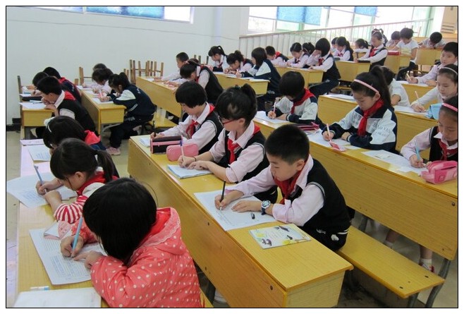 第20届朝阳杯现场作文比赛如期进行_校园新