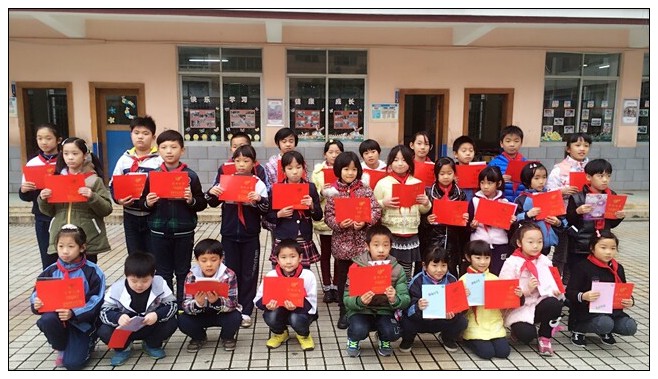 画足球手抄报图片大全_画足球手抄报图片大全